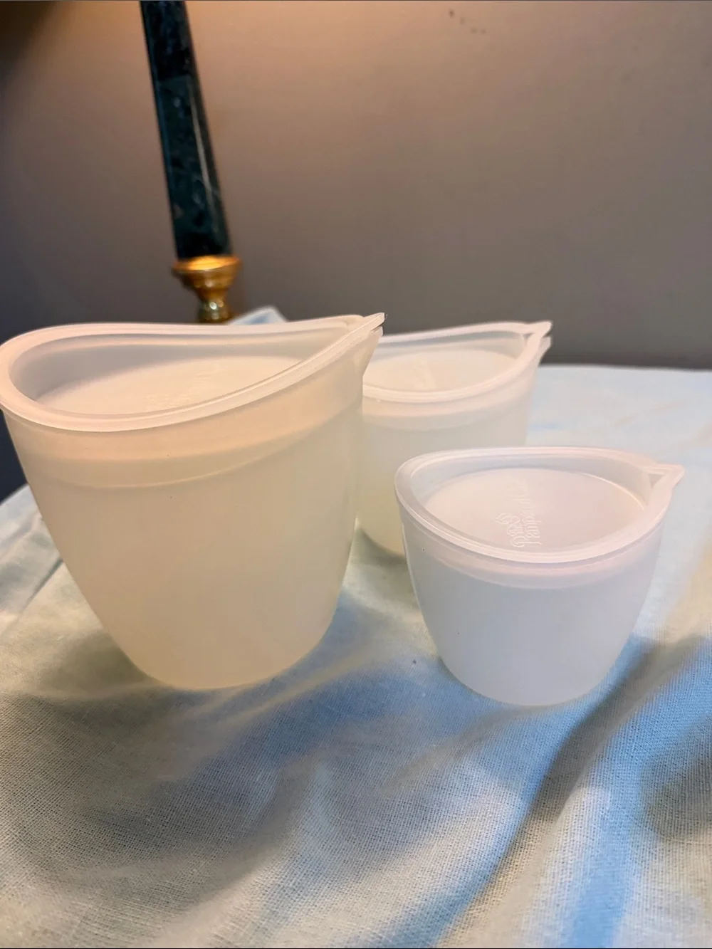 Pampered chef Set of 3 silicon Food Storage Containers with Lids